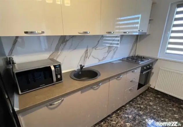 Apartament 2 cam 60 mp, et.3, lift si parcare exterioara zona VIVO