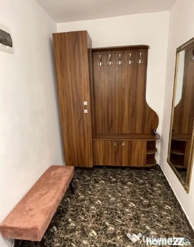 Apartament 2 cam 60 mp, et.3, lift si parcare exterioara zona VIVO