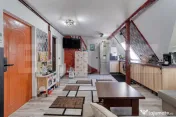 Apartament 3 camere tip mansardă | Curte comună + Parcare 