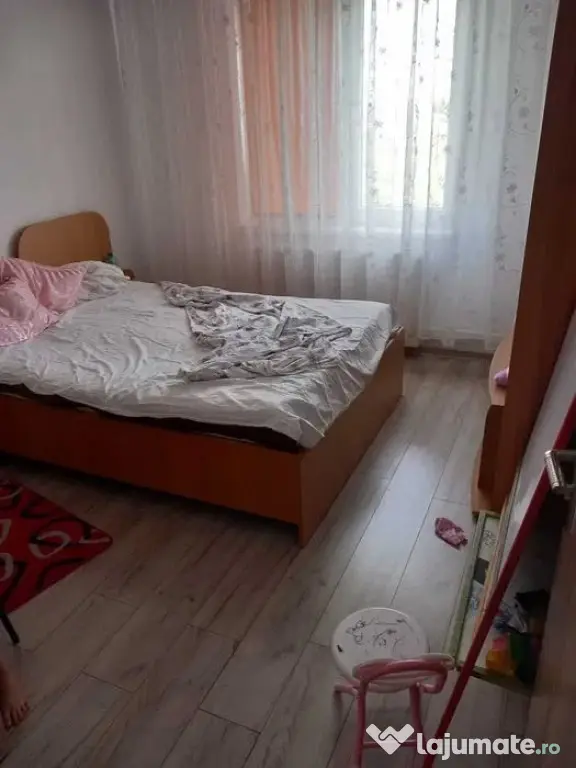 Apartament 4 camere etaj 4 -cartier VEST