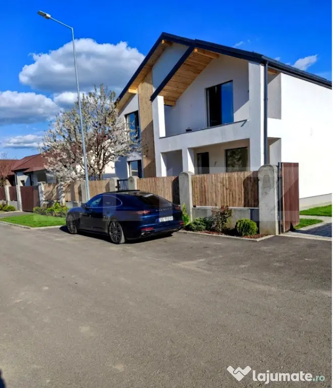 Casă modernă lângă Rezervația Lempes – spațiu, confo