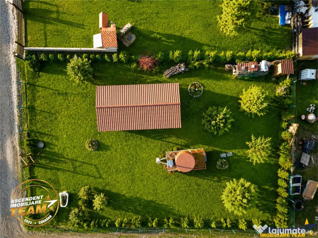 Casuta din lemn,cu 520mp teren intravilan,zona linistita,apr