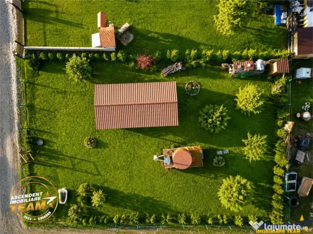 Casuta din lemn,cu 520mp teren intravilan,zona linistita,apr