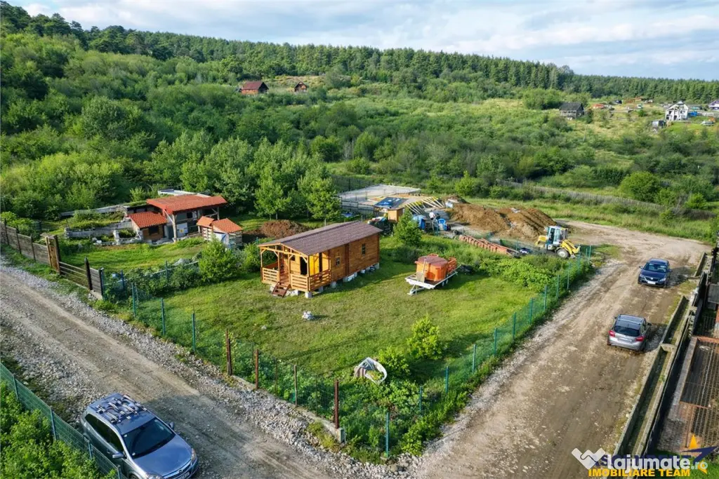 Casuta din lemn,cu 520mp teren intravilan,zona linistita,apr