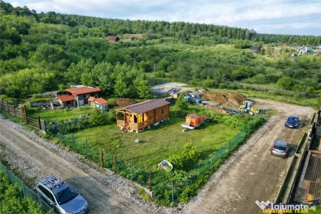 Casuta din lemn,cu 520mp teren intravilan,zona linistita,apr