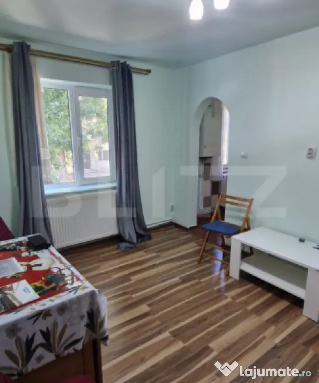 Apartament 3 camere de vânzare