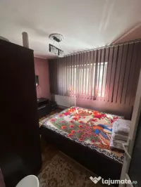 Apartament 4 camere de vanzare, in zona Poarta 6 