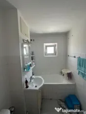 Apartament 4 camere de vanzare, in zona Poarta 6 
