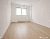 Apartament cu 3 camere, decomandat - zona Tractorul 