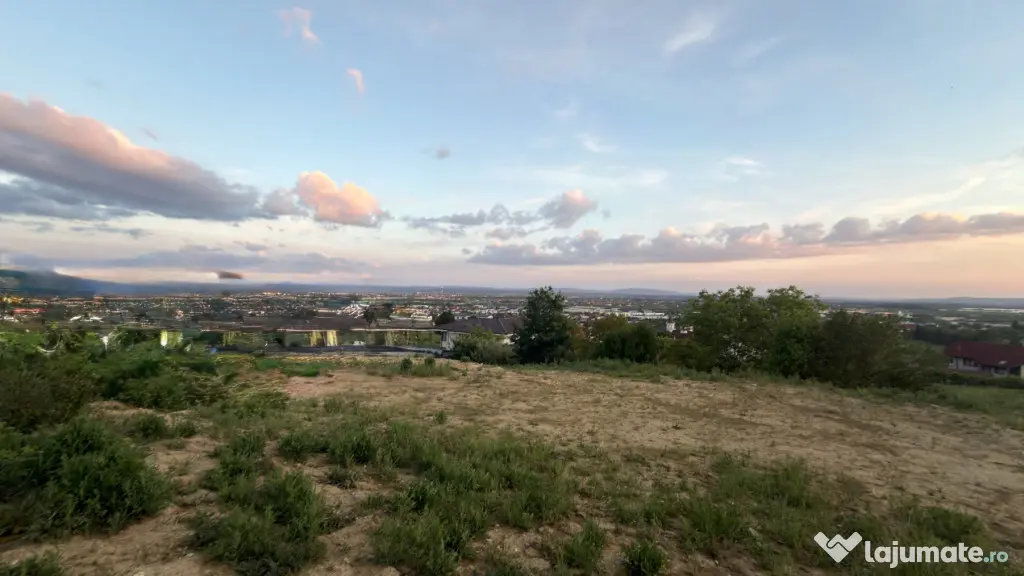 Teren premium de vânzare cu priveliște panoramică asupra