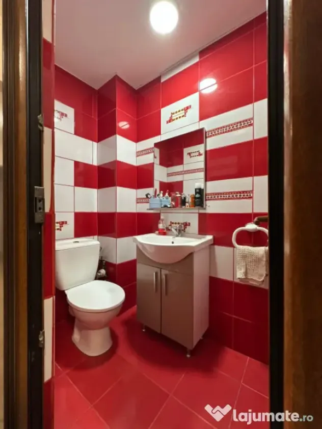 - Apartament 3 camere 72mp, ETAJ 1, Radu Negru.