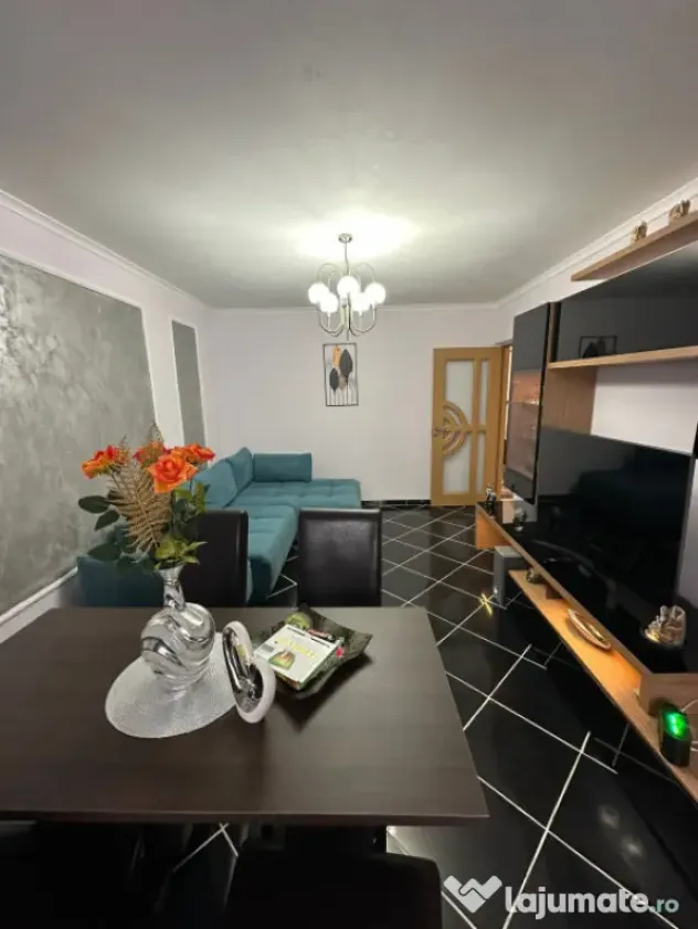 - Apartament 3 camere 72mp, ETAJ 1, Radu Negru.