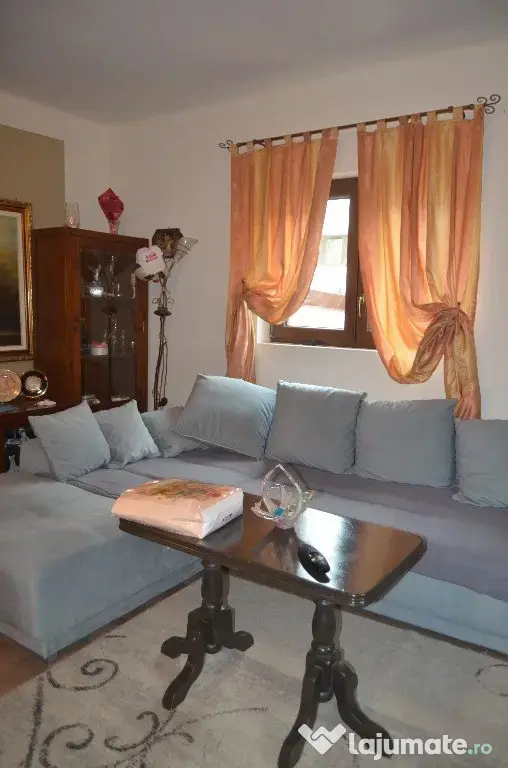 Apartament trei camere in vila situat in Busteni - Busteni (Prahova)