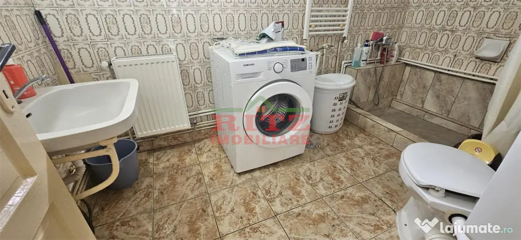 CASA SE VANZARE!!!