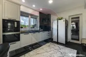 Comision 0 | Casă elegantă, finisaje premium și curte ... 