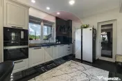 Comision 0 | Casă elegantă, finisaje premium și curte ... 