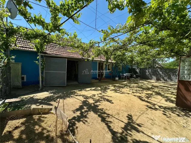 Casa Cocheta, Locuibila imediat, cu Gradina si Curte,1500mp