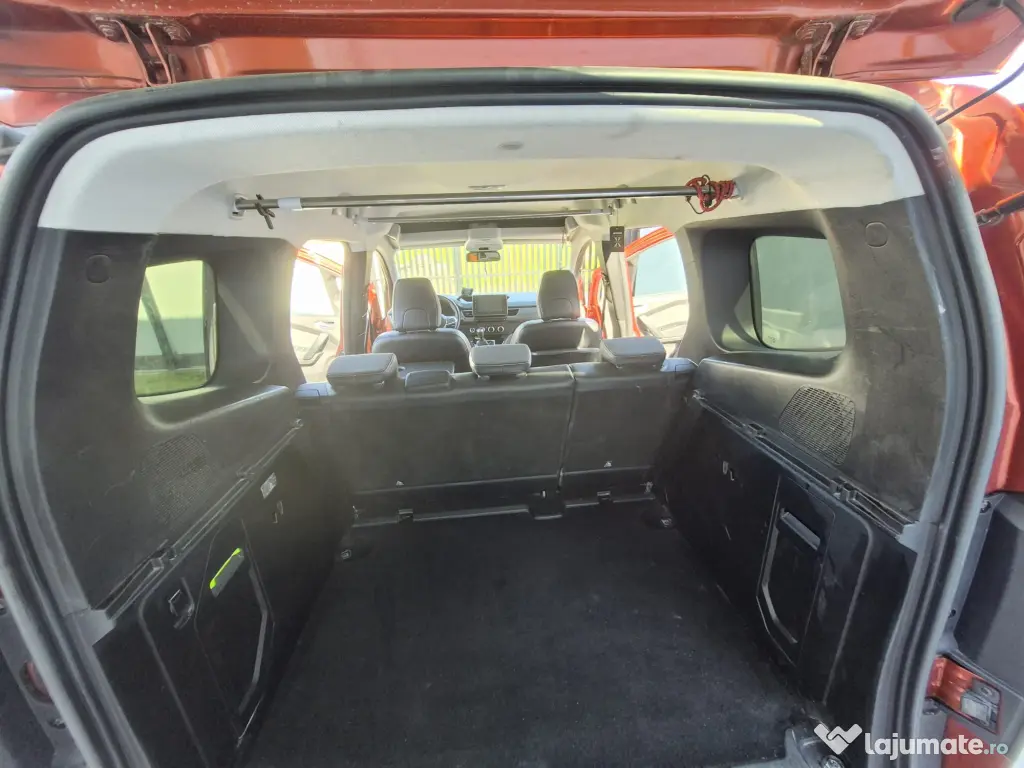 Renault Kangoo Model Nou (2021) - Benzină - Mașină de Familie