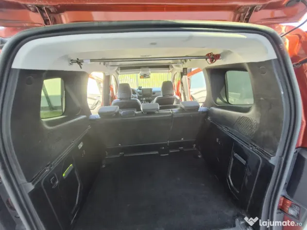 Renault Kangoo Model Nou (2021) - Benzină - Mașină de Familie