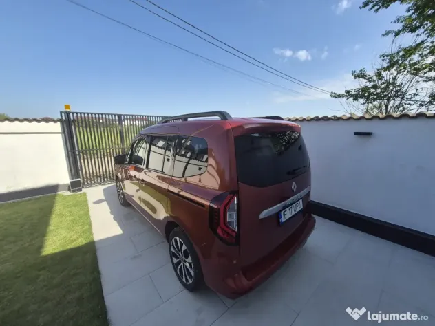 Renault Kangoo Model Nou (2021) - Benzină - Mașină de Familie