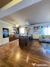Apartament 3 camere, 77 mp, 2 băi, etaj 1, parcare, Sub Cet 