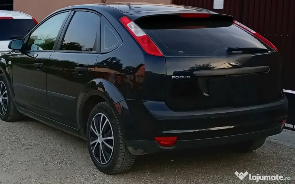 vând Ford focus