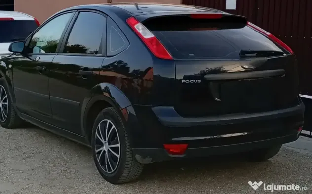 vând Ford focus