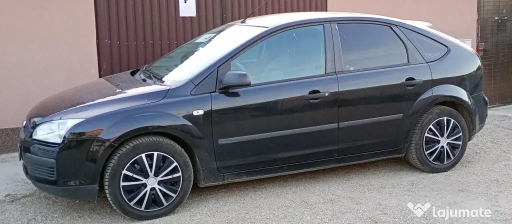 vând Ford focus