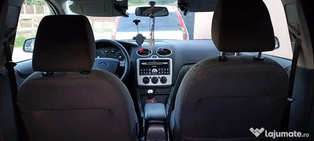 vând Ford focus