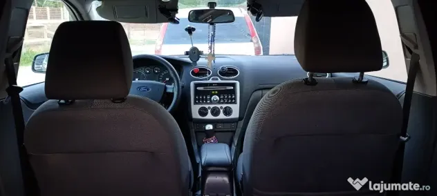 vând Ford focus