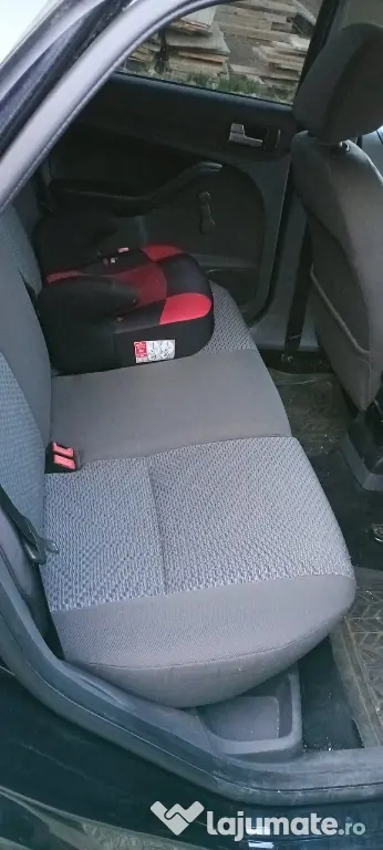 vând Ford focus