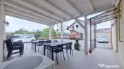 Pensiune cu 10 camere + spațiu comercial inclus pe Calea...