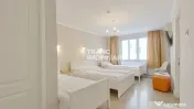 Pensiune cu 10 camere + spațiu comercial inclus pe Calea...