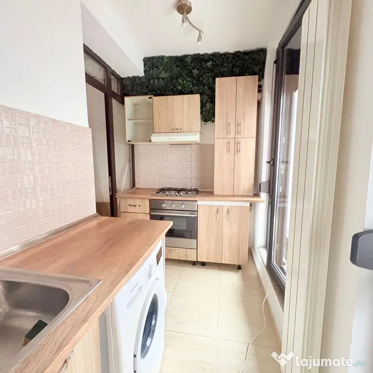 Studio 2 cam cu terasă, 54 mp, Unirii, Decebal, central, centrală proprie