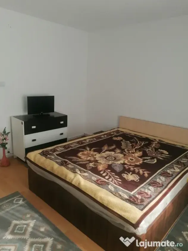 Proprietar Închiriez ap 2 camere decomandate zona Scriitorilor