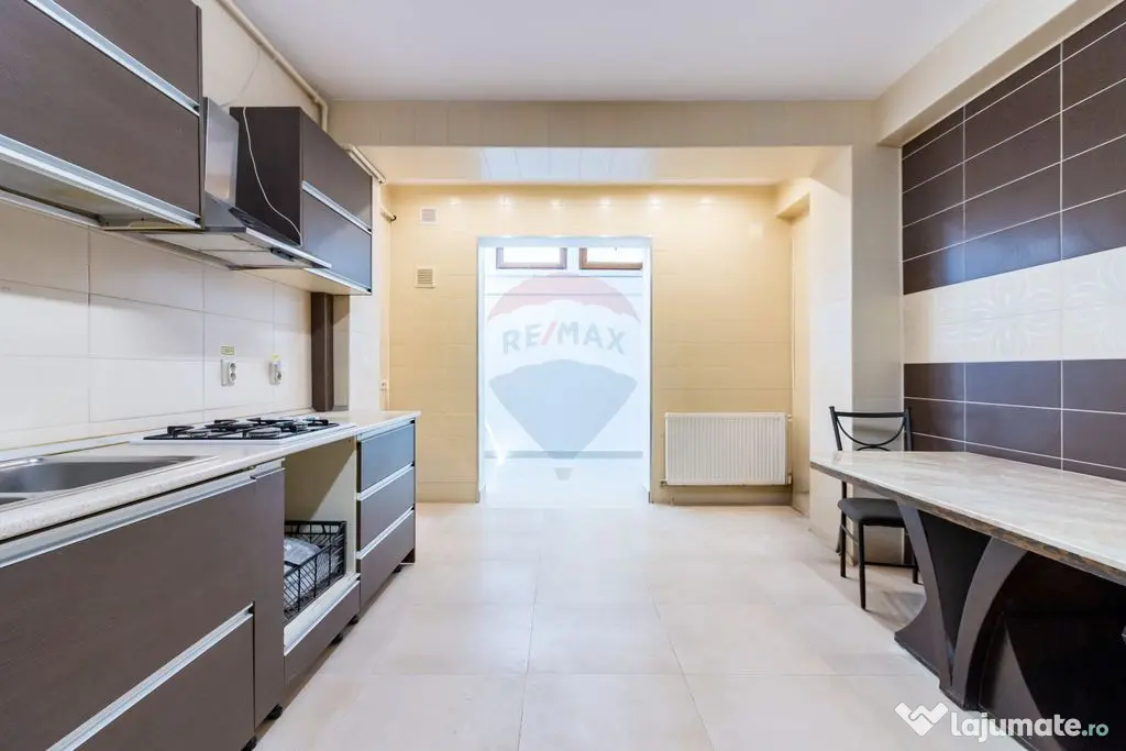 Apartament de vanzare cu 4 camere în Bucurestii Noi, met...