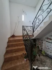 Casă P+1, compusă din 2 apartamente (intabulate separat) teren 1216 mp 
