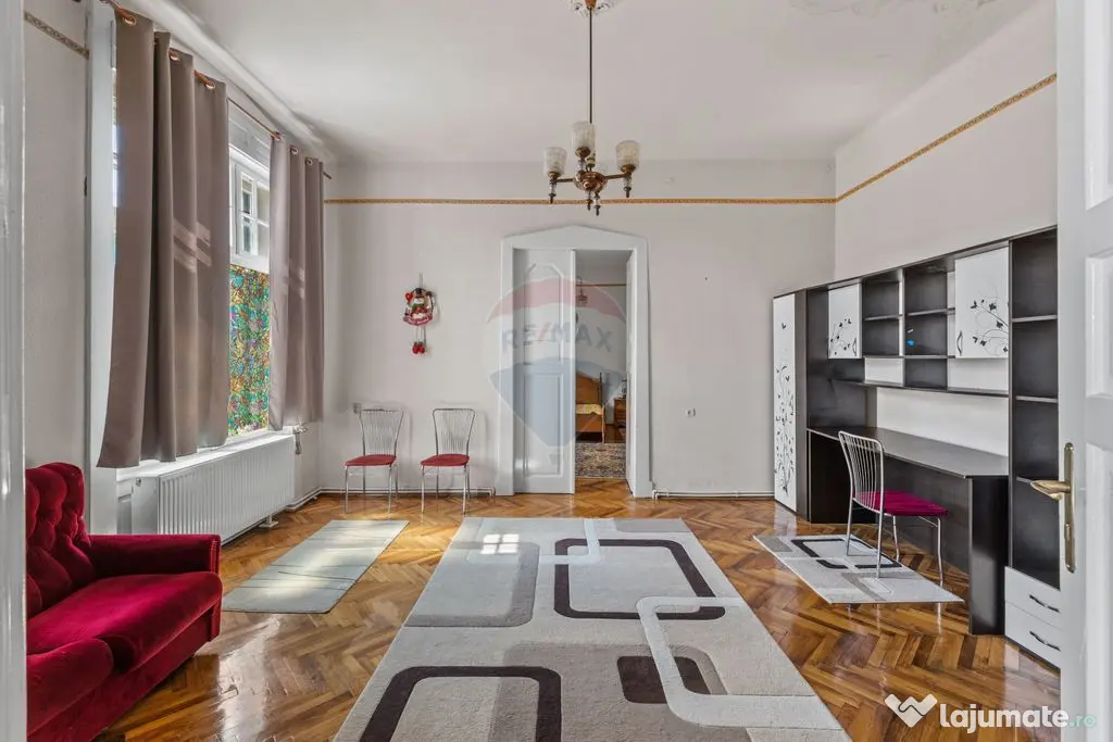 Apartament cu 3 camere zona Boul Roșu
