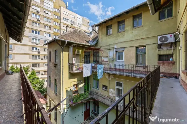 Apartament cu 3 camere zona Boul Roșu