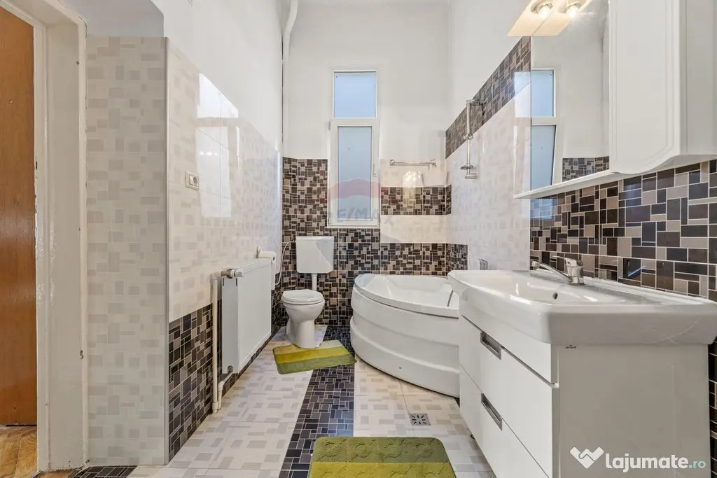 Apartament cu 3 camere zona Boul Roșu