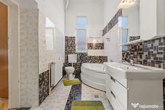 Apartament cu 3 camere zona Boul Roșu