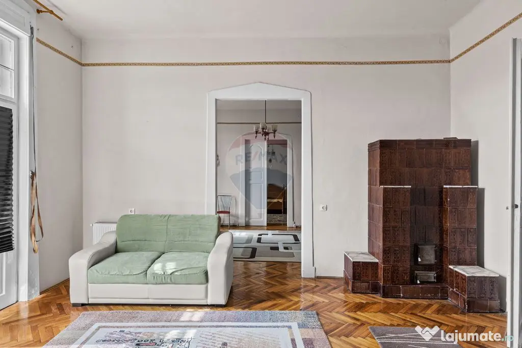 Apartament cu 3 camere zona Boul Roșu