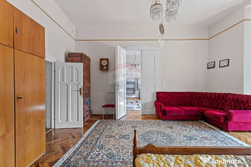 Apartament cu 3 camere zona Boul Roșu