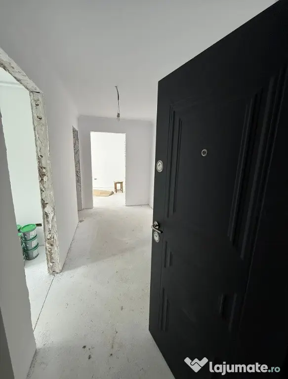 Apartament Cu 3 Camere Semidecomandate - etaj 3 Zona Ultracentrala
