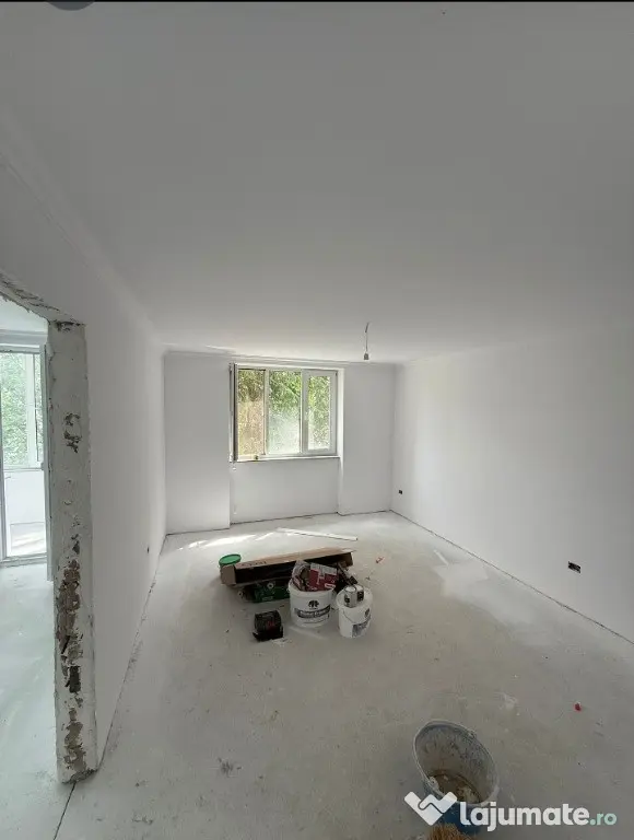 Apartament Cu 3 Camere Semidecomandate - etaj 3 Zona Ultracentrala