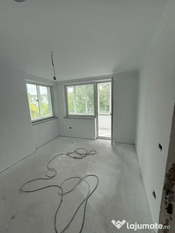 Apartament Cu 3 Camere Semidecomandate - etaj 3 Zona Ultracentrala