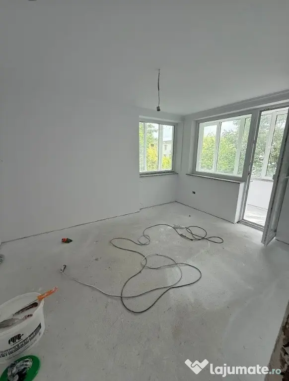 Apartament Cu 3 Camere Semidecomandate - etaj 3 Zona Ultracentrala