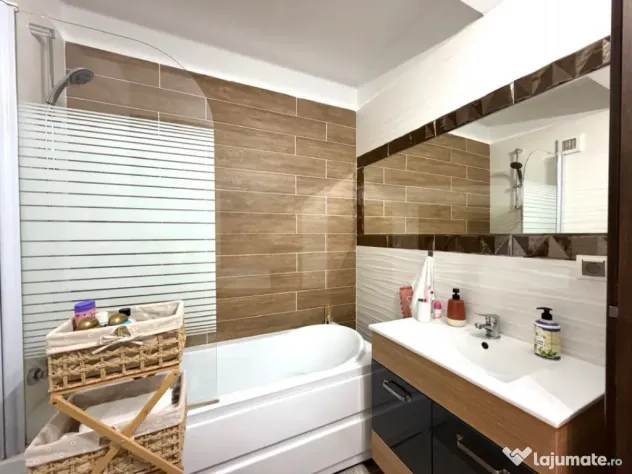 Apartament la cheie, 3 camere 100 mp, priveliste panoramica,