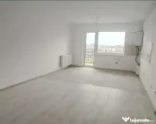 Apartament 2 camere, semidecomandat - zona Tractorul 
