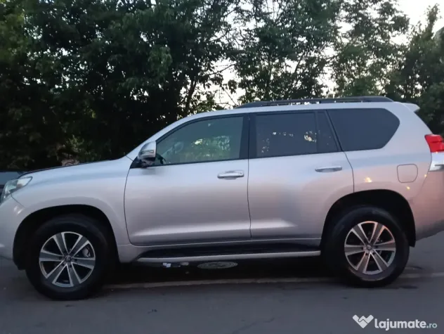 Toyota Land Cruiser ținută garaj dotări premium luxuri extra